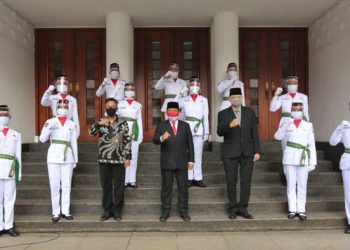 Jelang HUT RI ke-75, 100 Paskibraka Kota Bandung Dikukuhkan