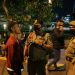 Tim Gabungan Tindak Warga dan Pelaku Usaha yang Melanggar AKB di Sumur Bandung