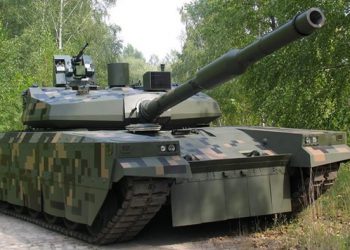 Viral Video Tank TNI AD di Bandung Tak Terkendali: Tabrak Gerobak dan Motor Warga