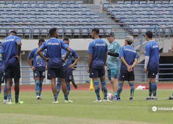 Pelatih Persib Liburkan Tim Sepekan Gara-gara Liga 1 Ditunda