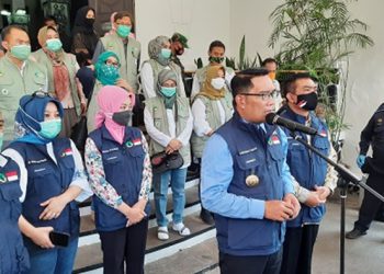 Kang Emil Bagikan 27 Unit Alat PCR Test Mobile