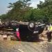 VIDEO: Mobil Pengangkut Telur Terbalik di Tol Padaleunyi
