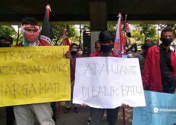 Gelar Aksi, Massa Tuntut Dinkes Jabar Transparansi Dana Covid-19