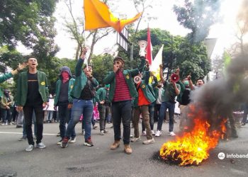 Unjuk Rasa Hari Kedua, Polrestabes Bandung Amankan 100 Orang