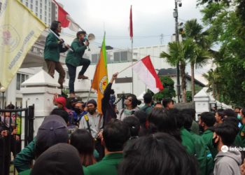 Tak Kondusif, Tim Gabungan Pukul Mundur Demonstran Hingga Hujan Gas Air Mata