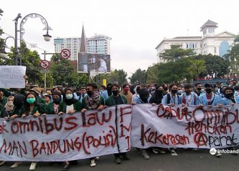 Buntut Insiden Unisba, Mahasiswa Geruduk Polrestabes Bandung