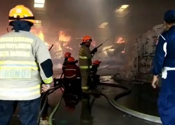 Gudang Penyimpanan Kapas di Kota Bandung Dilahap Si Jago Merah