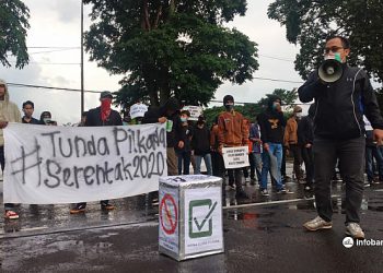 Unjuk Rasa di Gedung Sate, Massa Tuntut Tunda Pilkada 2020