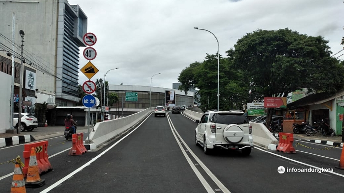  Info  Bandung  Kota Membahayakan Median Jalan  Turunan Fly 