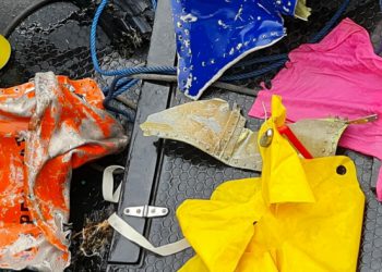 Tim Kopaska Temukan Bagian Tubuh dan Puing Pesawat Sriwijaya SJ-182 di Kedalaman 17 Meter