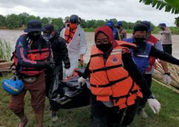 Petugas Gabungan Berhasil Temukan Korban Hanyut di Aliran Sungai Cimanuk