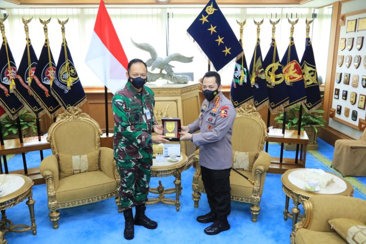 Kunjungi KSAU, Kapolri Harap Sinergitas Penegakan Prokes Masyarakat