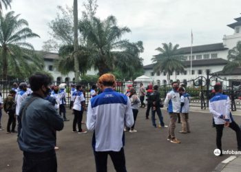 Buruh di Bandung Tuntut Pemprov Jabar Cabut Omnibus Law Terkait Pencicilan THR