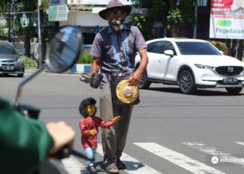 Kisah Muchtar Pemain Boneka Tali di Stopan Dago Bandung
