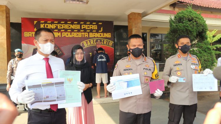 Polisi Tangkap Pelaku Jasa Pemalsu Dokumen di Bandung