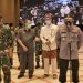 Kapolri dan Panglima TNI Tinjau Vaksinasi Massal di Bandung