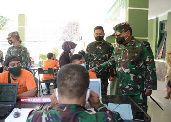 Pangdam III Siliwangi Tinjau Vaksinasi dan Terima Ambulance di Purwakarta