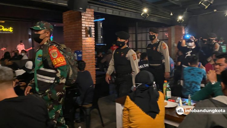 Razia Tempat Hiburan Malam di Bandung: Ratusan Orang Berkerumun Dibubarkan