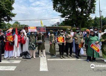 Peringati Hari Pahlawan, Persatuan Emak-emak Indonesia Gelar Aksi di Gedung Sate