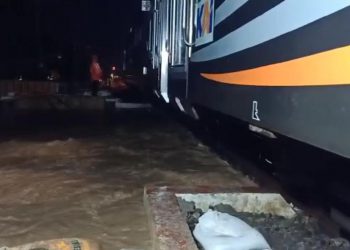 Kereta Alami Keterlambatan Akibat Tanggul Sungai Cikeruh Jebol