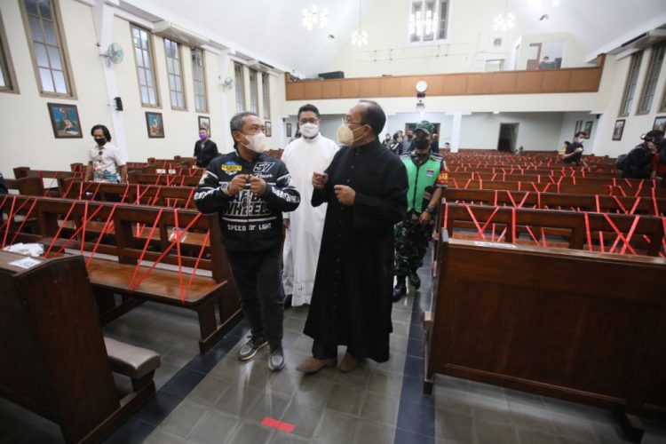 Misa Malam Natal 2021 di Kota Bandung Berlangsung Aman Terkendali