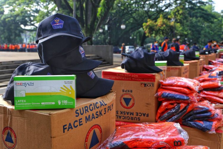 Tangkal Omicron, Sebanyak 200 Ribu Masker Gratis Dibagikan BNPB untuk Warga Kota Bandung