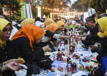 Satgas Covid-19 Sebut Masyarakat Boleh Bukber, Tapi Jangan Sambil Ngobrol