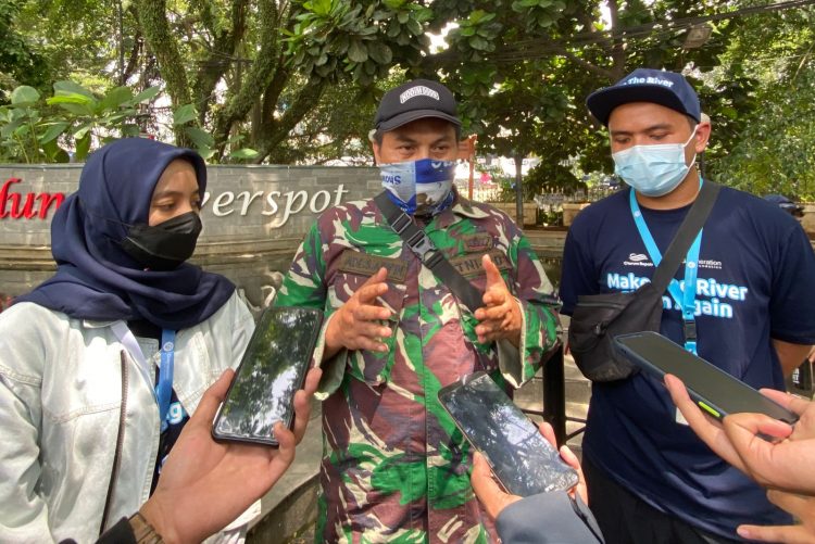 Edukasi Masyarakat, Greeneration Foundation Lakukan Bersih-bersih Sungai Cikapundung