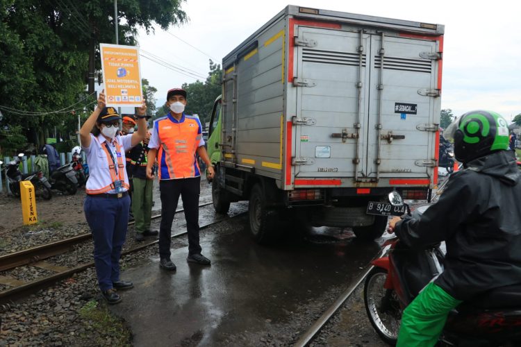 KAI Daop 2 Bandung Gencarkan Sosialisasi Larangan Ngabuburit di Jalur Rel Kereta