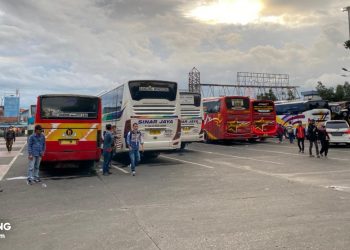 Ribuan Pemudik Memadati Terminal Cicaheum Bandung