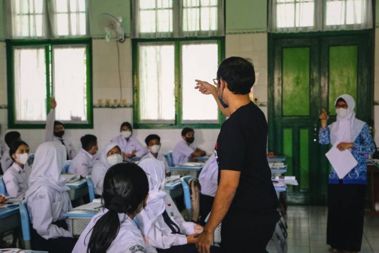 Disdik Kota Bandung Wajibkan Siswa Pakai Masker di Kelas