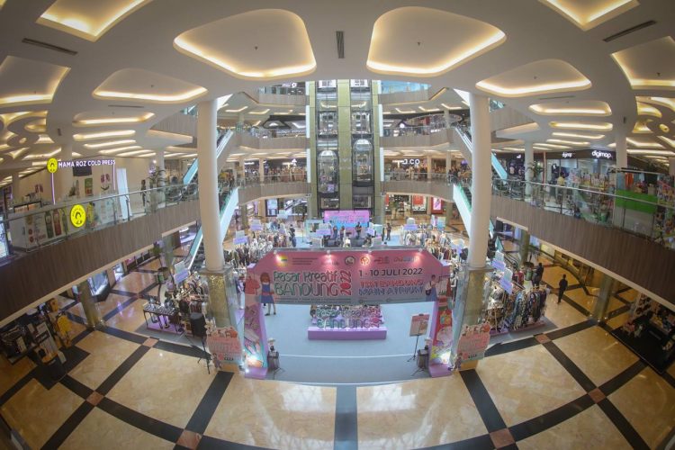 Pengunjung Pusat Perbelanjaan, Hotel, dan Terminal di Bandung Wajib Sudah Vaksin Booster