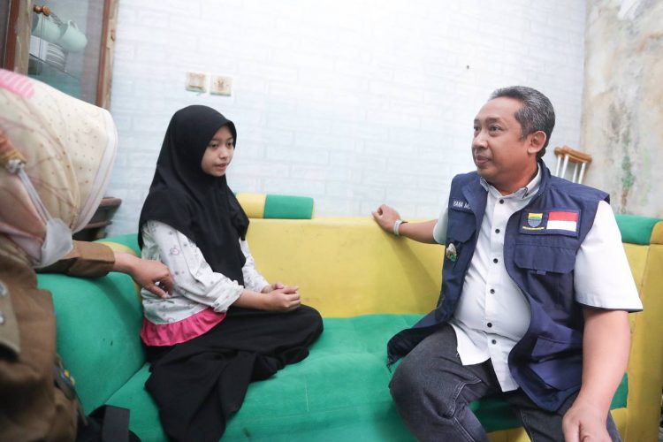 Kunjungi Remaja Amputasi, Wali Kota Bandung Beri motivasi dan Bantuan