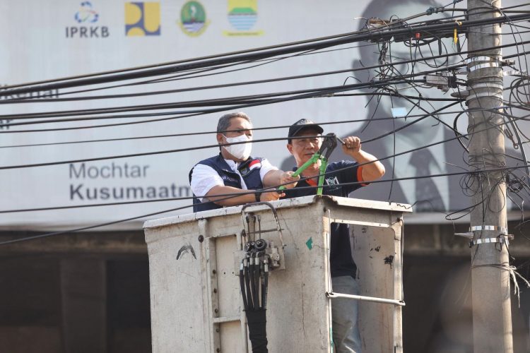 Pemkot Bandung Targetkan 2023 Ruas Jalan Utama Bebas Kabel Udara