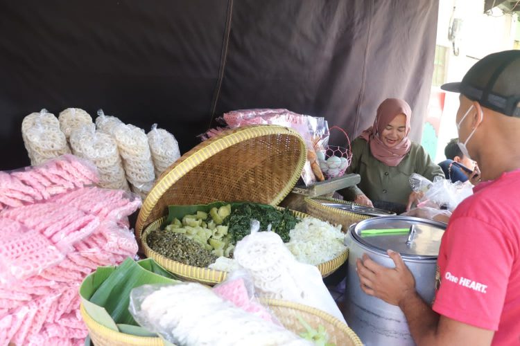 Lotek Alkateri : Kuliner Khas yang Legendaris di Bandung