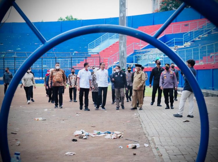 Jokowi Minta Sepakbola Indonesia Diperbaiki, Termasuk Manajemen Waktunya