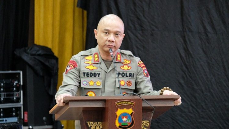 Kapolda Jatim Baru, Teddy Minahasa Dikabarkan Ditangkap Terkait Narkoba
