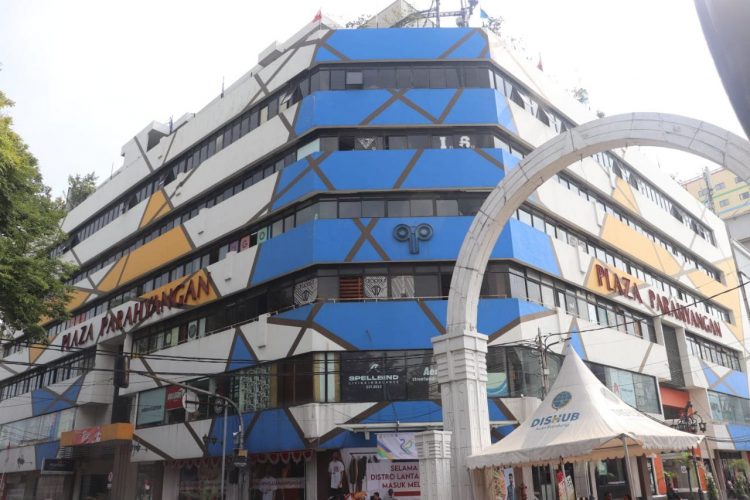 Plaza Parahyangan, Distro Center di Kota Bandung