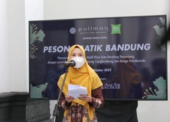 Hari Batik Nasional: Kota Bandung Pamerkan Batik Khas Raksasa Berukuran 450 meter