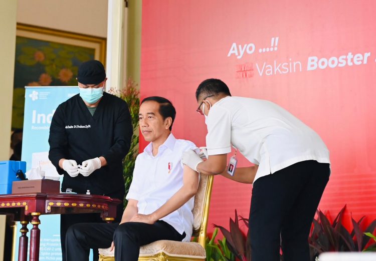 Jokowi Imbau Masyarakat Suntik ‘Vaksin Penguat Kedua’ Setelah Booster