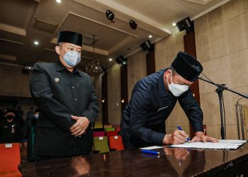 Lantik Kadinkes dan Direktur RSUD Bandung Kiwari, Yana: Fokus Tekan Covid-19