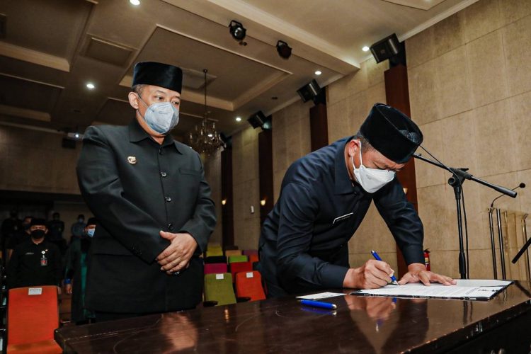 Lantik Kadinkes dan Direktur RSUD Bandung Kiwari, Yana: Fokus Tekan Covid-19