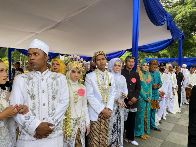 Nikah Massal, 48 Pasang Kekasih Resmi Jadi Pasutri