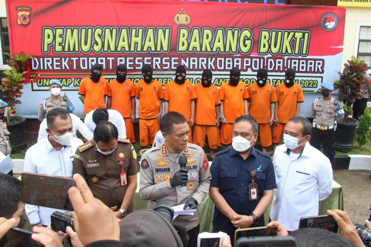 Polda Jabar Musnahkan Barang Bukti Narkoba Dan Puluhan Ribu Butir Barang Haram