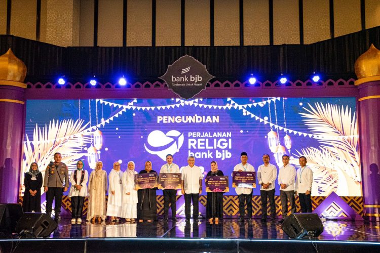 bjb Perjalanan Religi Tahun 2022, bank bjb Berangkatkan 115 Nasabah Pemenang Umrah dan Holy Land