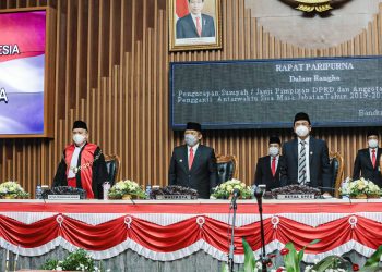 Wali Kota Bandung Hadiri Sumpah Janji Pimpinan DPRD Kota Bandung Sisa Masa Jabatan 2019-2024