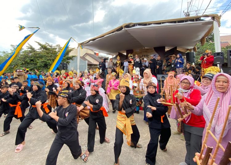 12 Seni Budaya Unggulan Desa Cinunuk Kabupaten Bandung Pecahkan Rekor, Bersama 18 Mahasiswa Se-Indonesia