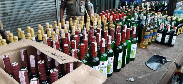 Jelang Nataru Kota Bandung, Satpol PP Amankan 608 Botol Minol dan 504 Obat Terlarang