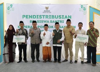 Baznas Jabar Beri Beasiswa dan Bantuan Koperasi bagi Santri Pondok Pesantren