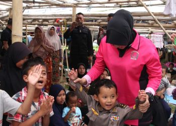 Polri Dan Yayasan Kemala Bhayangkari Peduli Gencar Salurkan Bansos Kepada Korban Gempa Cianjur